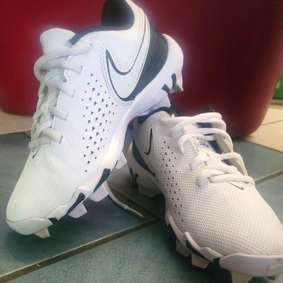 Boys Nike Vapor Cleats Size 1Y. Pre-owned but clean. - Picture 2 of 7